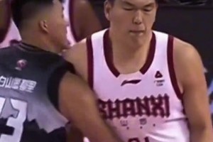 曾繁日手臂击打刘传兴 敏感部位，CBA官方重罚！